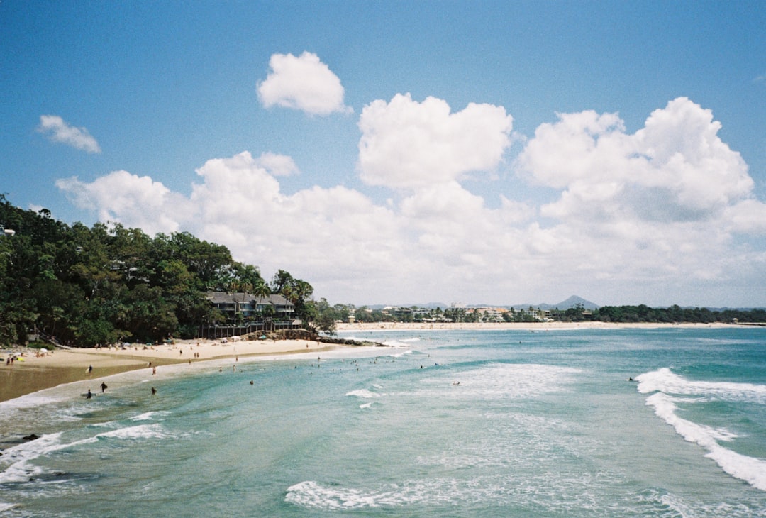 The salty sea breeze hits your face as your feet hit the dirt – Trail Running in Noosa is a total vibe! 🌊