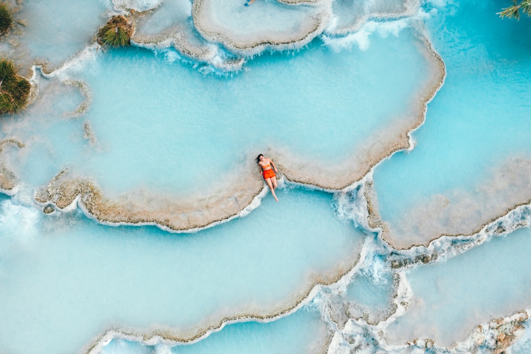 Ever wondered what it’s like to soak in Australia’s natural hot springs? 🌡️🔥 The ultimate safety guide for beginners!