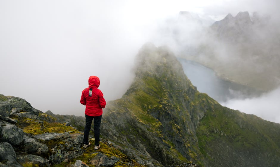 🌧️ Arc’teryx Beta AR vs Macpac Endeavour: Which One Wins? | Blue Mountains Rain Test