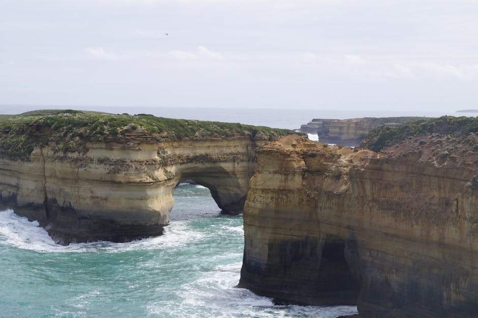 🚴‍♂️ The Salt Spray Hits Your Face: Great Ocean Road Cycling Tips! 🌊