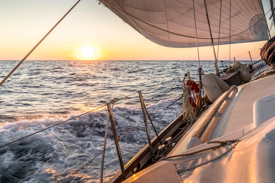 Sailing Australia: The Definitive Resource