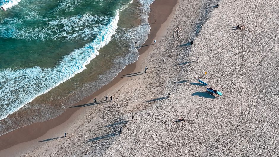 🏖️ Ever wondered how to conquer Australia’s beaches without getting stung or lost? Here’s exactly how I did it!