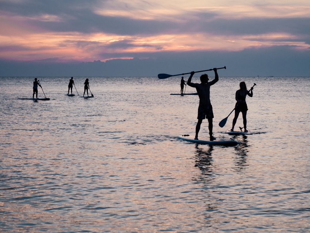 🏄‍♂️ Ever tried gliding over crystal waters above the Great Barrier Reef? It’s a ripper experience!