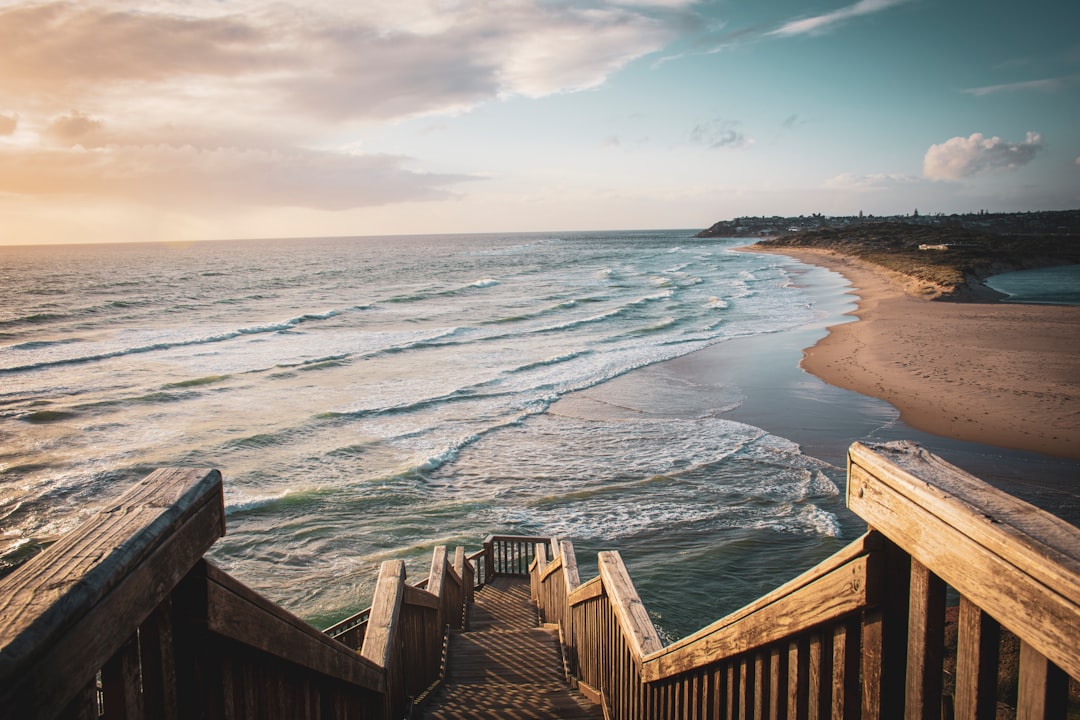🏴󠁧󠁢󠁥󠁮󠁧󠁿 Over 30km of coastline awaits your paddle! Adelaide Kayaking Guide 🛶