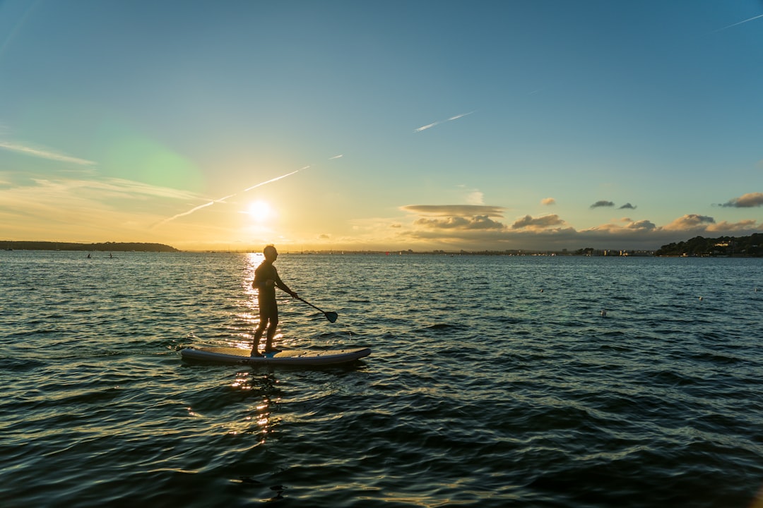 🏄‍♂️ Ever tried gliding over crystal waters above the Great Barrier Reef? It’s a ripper experience!