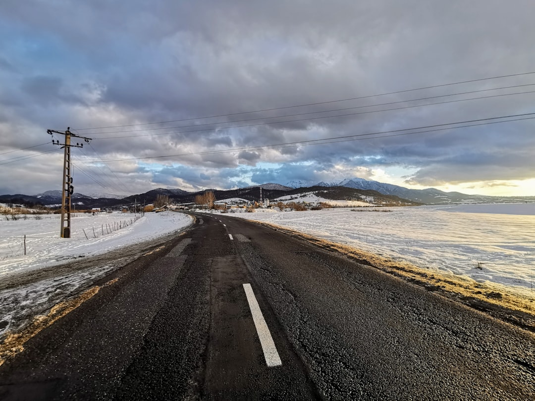 🚗 Ever wondered what it’s like to conquer the Aussie high country in winter? Just got back from 5 days in Snowy Mountains & Great Ocean Road! ❄️✨