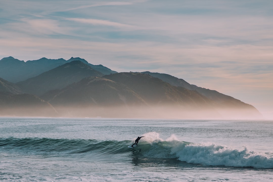 Surfing in QLD: Destinations, Tips & Planning