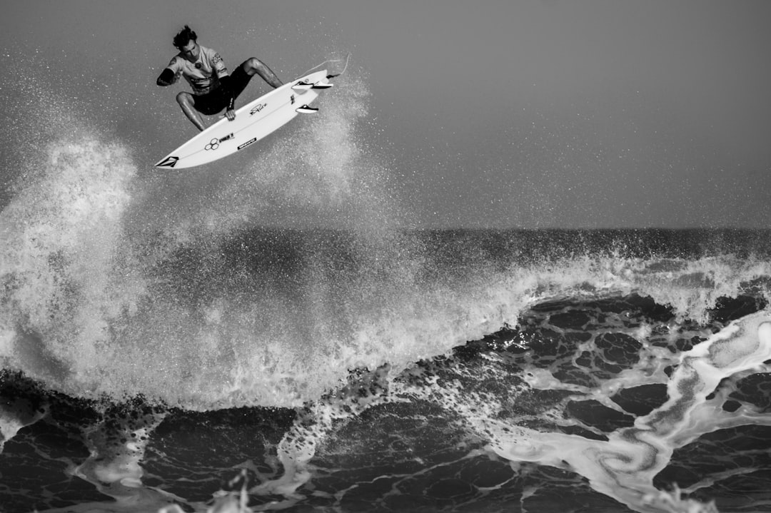 Surfing in QLD: Destinations, Tips & Planning