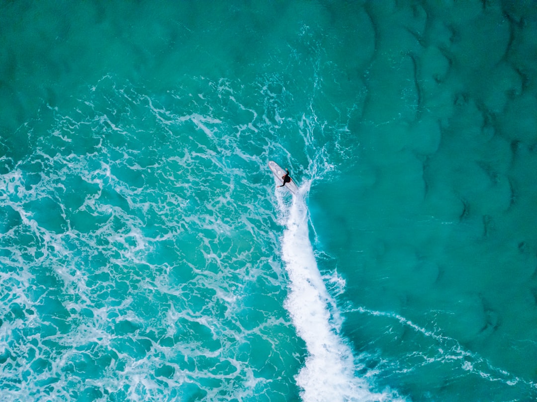 🌊 The Salt Spray & Crashing Waves: Kayaking Byron Bay This Winter is ABSOLUTELY RIPPING!